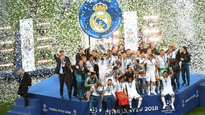  Para pemain Real Madrid merayakan kemenangan atas Liverpool di final Liga Champions. Sergei SUPINSKY / AFP