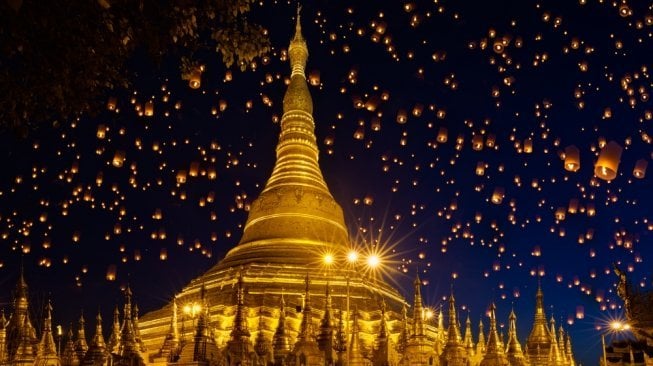 Shwedagon Paya, kuil Buddha terbesar dan termegah di Yangon [Shutterstock]