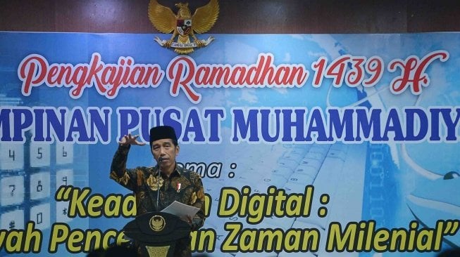 Presiden Joko Widodo menyampaikan paparan sebelum penutupan Pengkajian Ramadan 1439 H yang diselenggarakan oleh PP Muhammadiyah di Kampus Universitas Muhammadiyah Prof Dr Hamka, Ciracas, Jakarta, Selasa (29/5). 