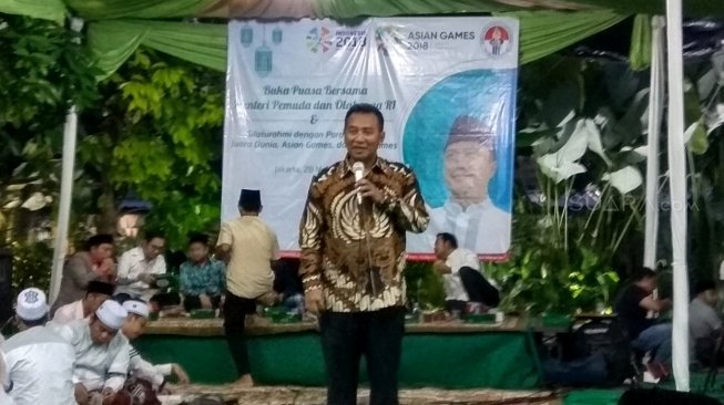Legenda bulutangkis Indonesia, Icuk Sugiarto, ditemui dalam acara berbuka puasa bersama di kantor Kemenpora, Senayan, Jakarta, Senin (28/5/2018). [Suara.com/Arief Apriadi]