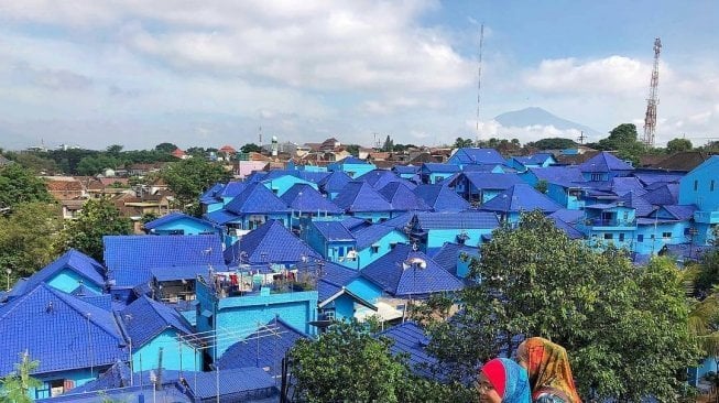 Mirip Santorini, Ini Pesona Kampung Biru di Malang