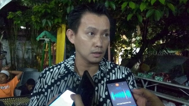 Legenda bulutangkis nasional, Candra Wijaya, ditemui dalam acara buka puasa bersama di kantor Kemenpora, Senayan, Jakarta, Senin (28/5/2018). [Suara.com/Arief Apriadi]