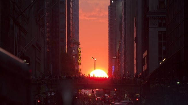 Fenomena Manhattanhenge, Pesaing Stonehenge