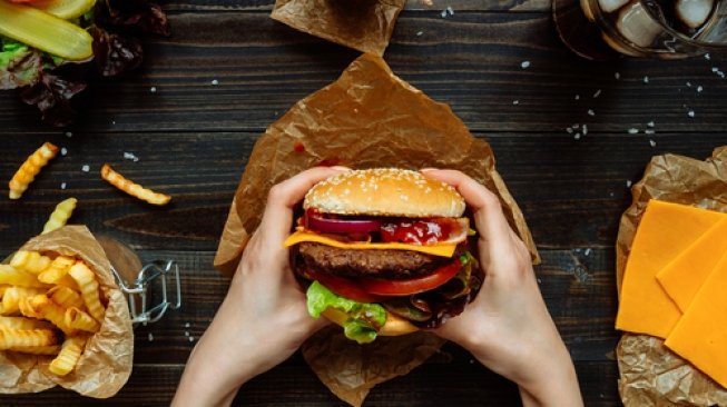 Makanan siap saji, cepat saji, burger. (Shutterstock)