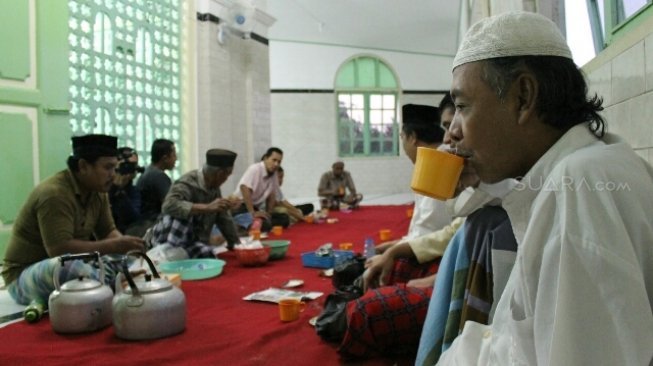 Tradisi buka puasa bersama di Masjid Menara Semarang. (Suara.com)