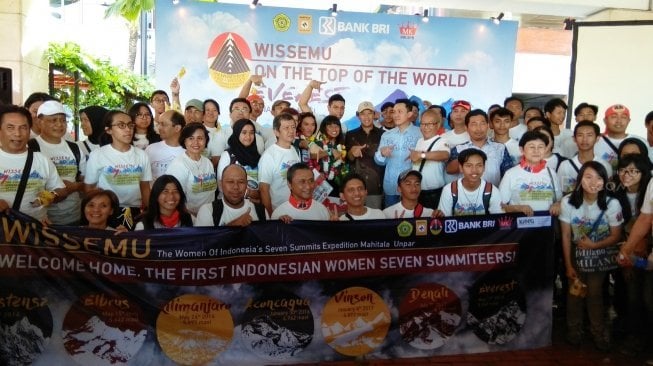 Cerita 2 Mahasiswi Penakluk Seven Summits, Temui Mayat di Everest