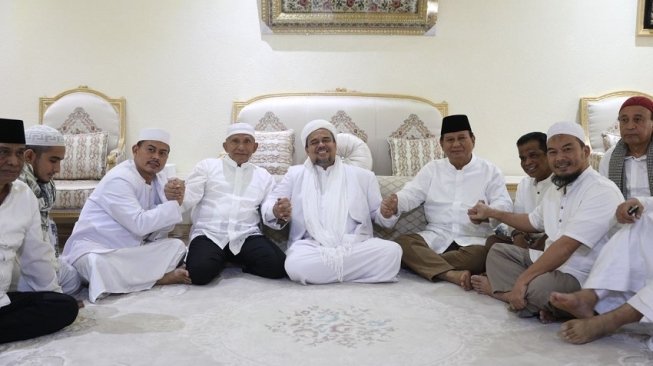 Sandiaga Ungkap Pertemuan Prabowo, Amien dan Rizieq di Makkah