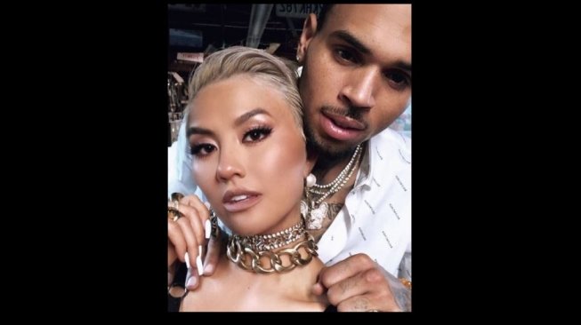 Lengket sama Chris Brown, Agnez Mo Dibilang Gimmick?