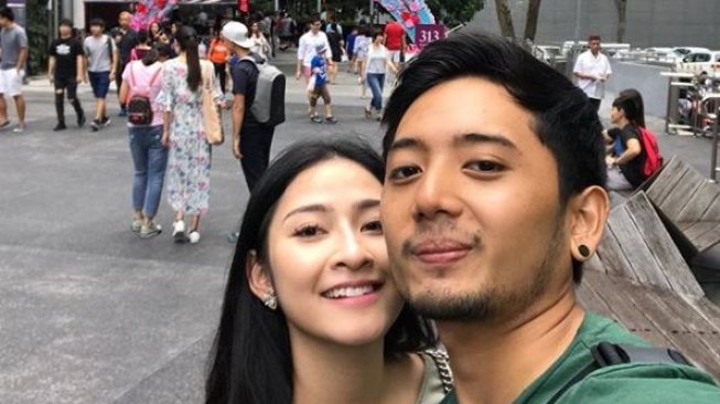 Istri Eks Nikita Willy Lahir Anak Kembar, Warganet Kritik Fotonya