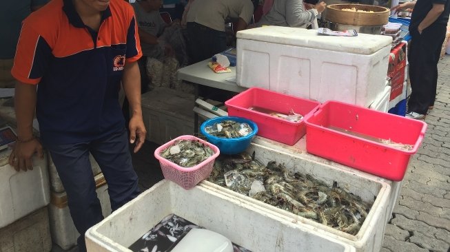 Kementerian Kelautan dan Perikanan (KKP) menggelar Pasar Ikan Ramadhan di Jakarta, Minggu (3/6/2018). [Suara.com/Lili Handayani]