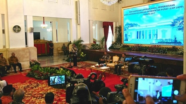 Jokowi Terima LHP LKPP Tahun 2017 dari BPK, Ini Hasilnya