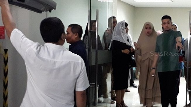 Olla Ramlan di RS Pondok Indah Jakarta Selatan. [suara.com/Ismail]