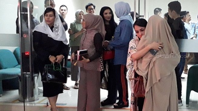 Olla Ramlan di RS Pondok Indah Jakarta Selatan. [suara.com/Ismail]