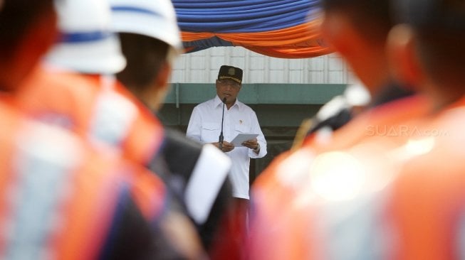 Apel Gelar Pasukan Angkutan Lebaran 2018 di Parkir Selatan Stasiun Gambir, Jakarta, Selasa (5/6). 