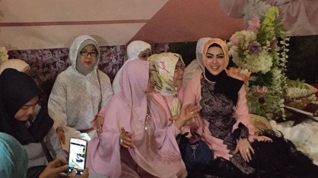 Wow, Syahrini Santuni 6.500 Anak Yatim