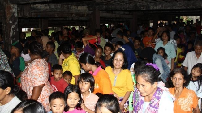 Keluarga Ini Berbagi Sedekah Sejak 1960 dari Bawah Rumah Panggung