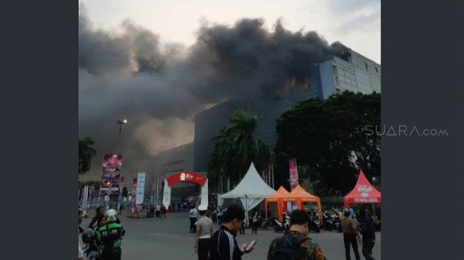 Lantai 7 Gedung PRJ Kemayoran Dilalap Si Jago Merah