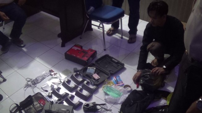 Bule Bulgaria Diciduk Polisi karena Skimmer ATM di Makassar