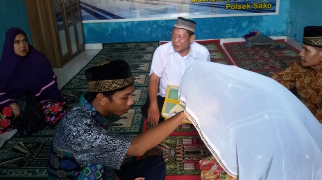 Perjuangan Tahanan Narkoba Nikahi Pacar di Musala Polsek