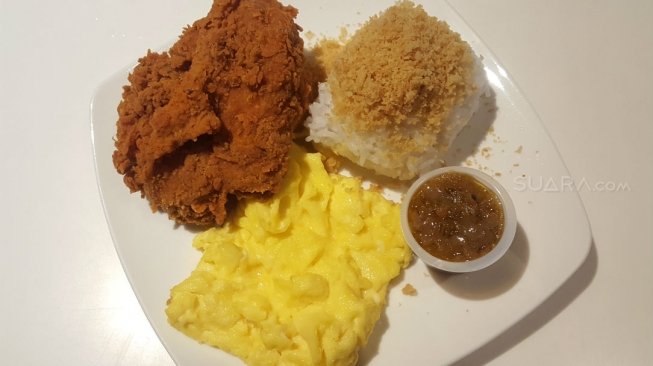 Cara Baru Cicipi Ayam Goreng Fast Food Cocol Pakai Sambal Matah