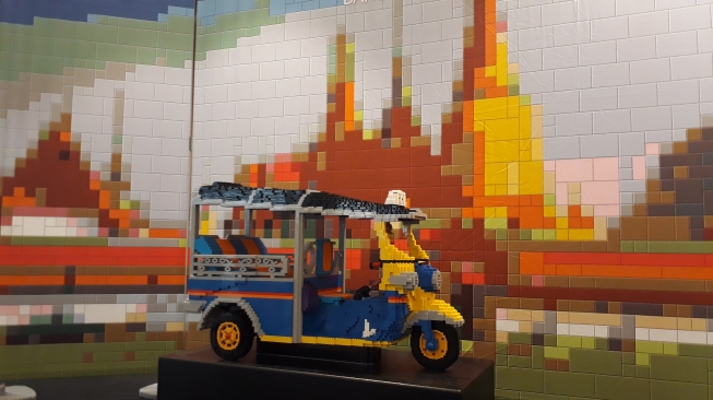 Ingin pelesir ke Bangkok dan naik tuk tuk? Yuk disusun dengan Lego [Suara.com/Dinda Rachmawati]