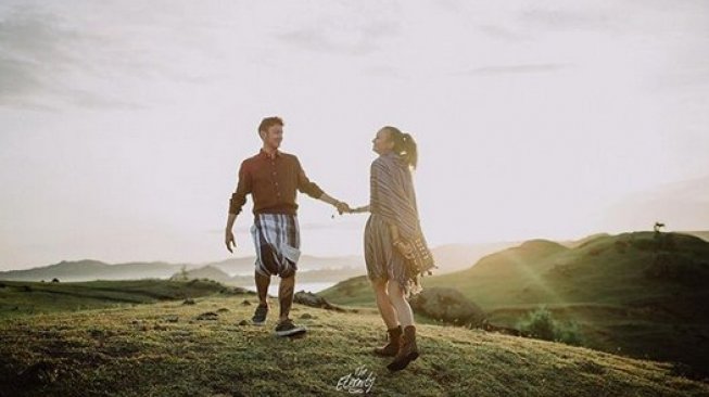 Foto prewedding Dimas Anggara dan Nadine Chandrawinata. (@dimsanggara/Instagram)