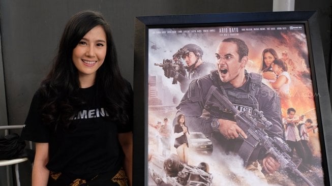 Ardina Rasti dalam peluncuran poster dan trailer film 22 Menit. (Ismail/Suara.com)