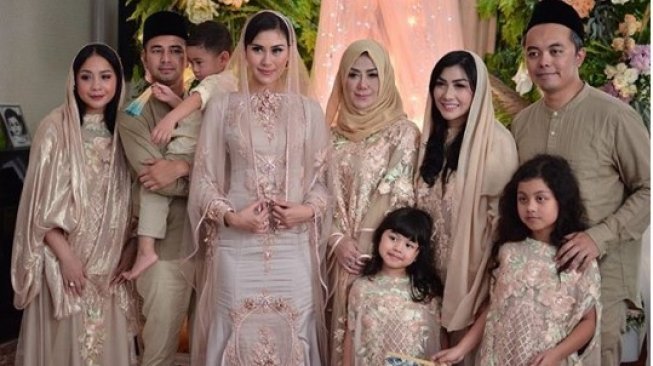 Baju Seragam Lebaran Keluarga 2019 Gambar Islami