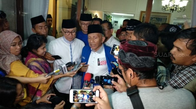 Keluar dari Hotel Mewah, Prabowo dan Amien Rais Bungkam