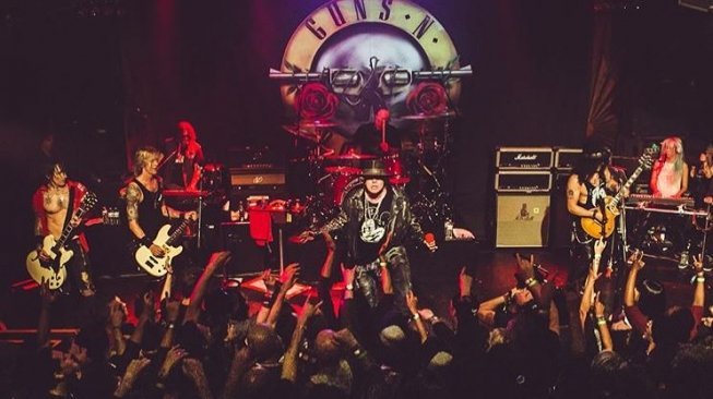 Guns N' Roses konser di Troubadour, April 2016 (gunsnroses/instagram).