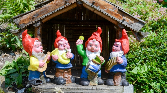 Gnome bertopi merah yang mengadopsi kisah nelayan Italia [Shutterstock]