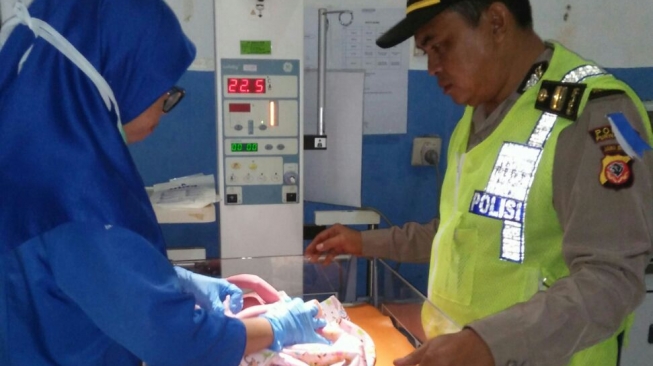 Pemudik Melahirkan Bayi Perempuan di Rest Area Tol Purbaleunyi