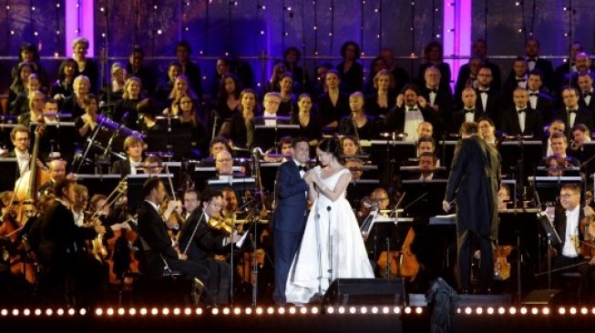 Penyanyi soprano asal Rusia Aida Garifullina tampil di sebuah konser di Prancis [AFP]