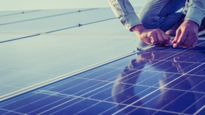 Pan Brothers Gandeng Xurya Daya Indonesia Tekan Emisi Karbon dengan Instalasi Solar Panel