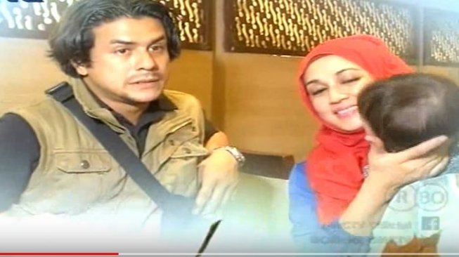 Dina Lorenza dan Gathan Saleh Hilabi. (YouTube News MNCTV)