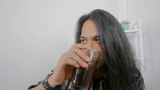 Kebanyakan Minum Es Bikin Pilek? Begini Penjelasan Dokter Tirta