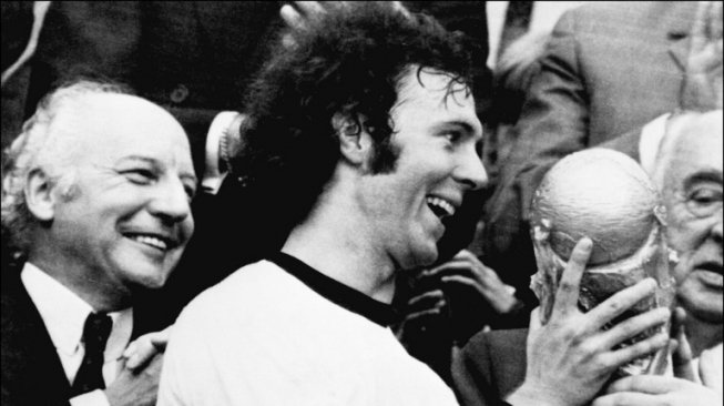 Franz Beckenbauer memenangkan Piala Dunia bersama Jerman Barat di tahun 1974 [AFP]