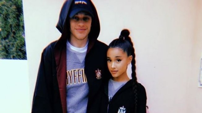 Ariana Grande dan Pete Davidson. (Instagram)