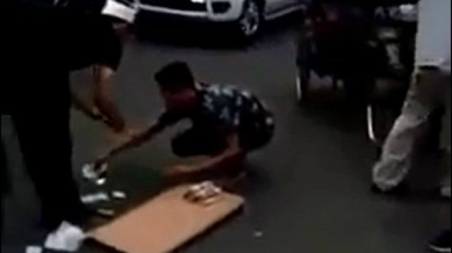 Anggota LSM Perusak Lapak Jasa Tukar Uang Serahkan Diri ke Polisi