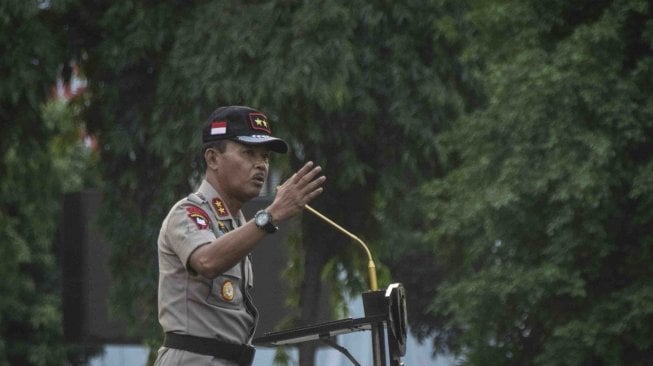 Kapolda Metro Jaya Irjen Pol Idham Azis memberikan arahan saat Apel Gelar Pasukan Pengamanan Malam Takbiran di Polda Metro Jaya, Jakarta, Kamis (14/6).