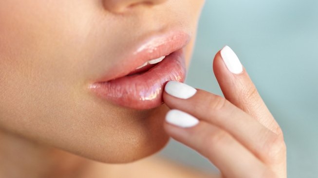 Kebiasaan kecil yang bikin bibirmu jadi lebih gelap. (Shutterstock)
