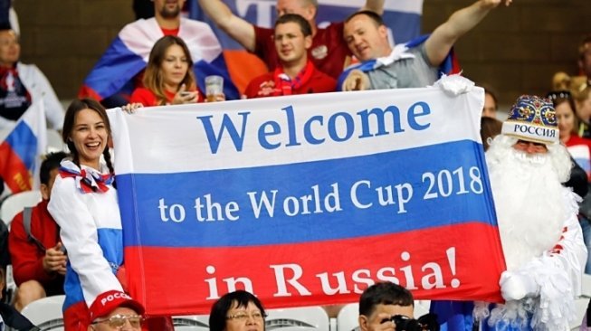 Suporter Rusia Menyambut Piala Dunia 2018 (sumber: rbth)