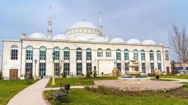 Grand Mosque di Makhachkala, Dagestan, Rusia. (dreamstime.com)