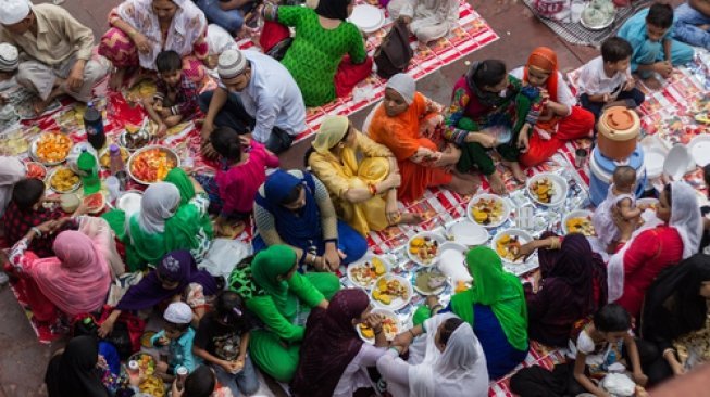 Melongok Tradisi Unik Lebaran di 7 Negara, Indonesia Ada Lho!