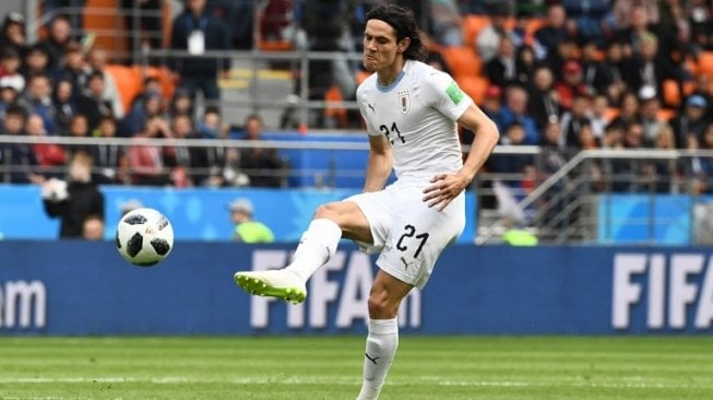 Penyerang Timnas Uruguay, Edinson Cavani, beraksi di laga kontra Mesir (Anne-Christine POUJOULAT / AFP)