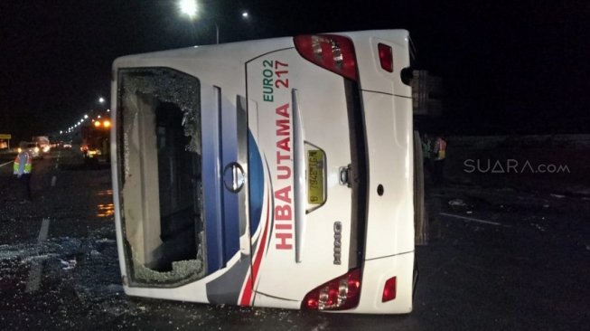 Kecelakaan beruntun di Tol Tangerang arah Merak. (Suara.com/Anggy Muda)