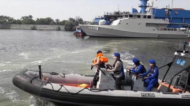 Ditpolair Kerahkan Pasukan Cari Buaya di Teluk Jakarta