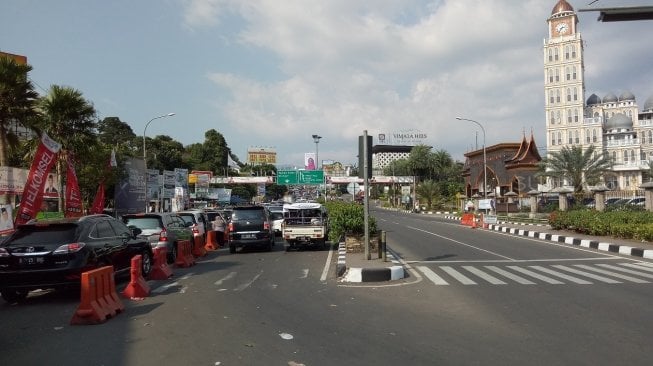 Jalur Puncak Padat, Polisi Aktifkan 'One Way' Arah Jakarta