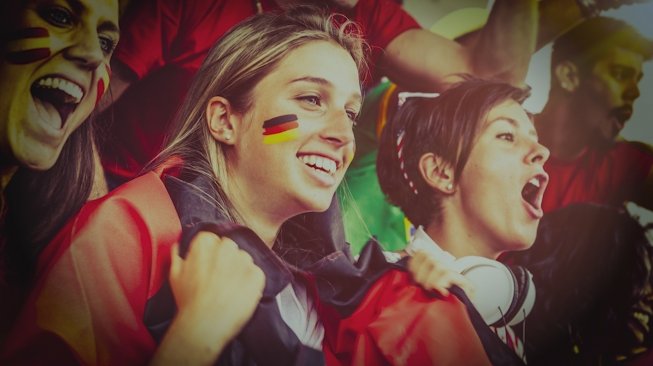 Keberanian Suporter Perempuan Menonton Sepak Bola di 'Neraka Dunia'