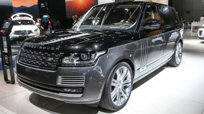 Range Rover Sport [Shutterstock].